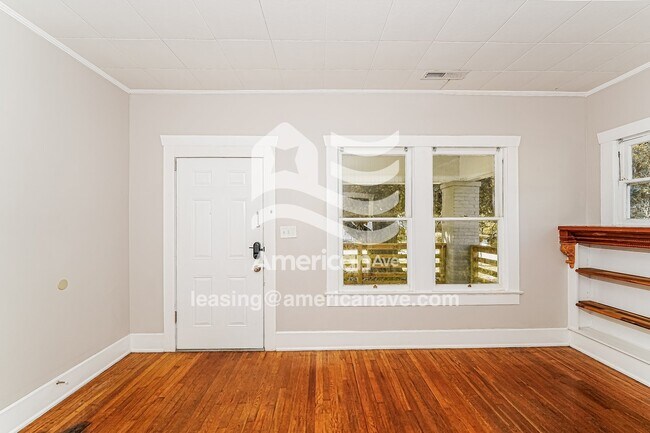 Foto del edificio - 5504 Iceland Ave