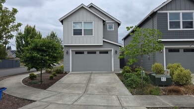 Building Photo - 11053 NE 23rd Cir
