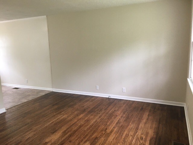 Building Photo - 2634 Somerset Dr