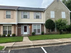 Building Photo - 2420 Rosecroft Ct