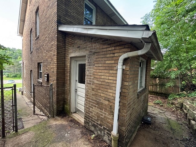 Building Photo - 1409 Brookline Blvd