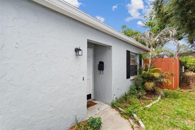 Building Photo - 4403 Venice Dr