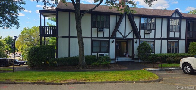 Foto del edificio - 711 Sierra Vista Ln