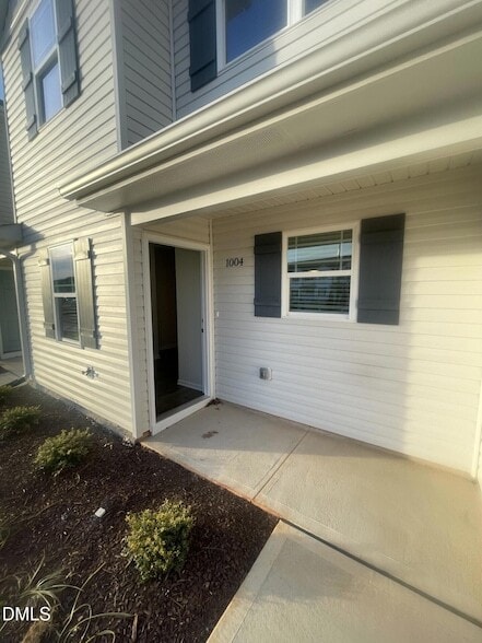 Building Photo - 1004 Peony Ln