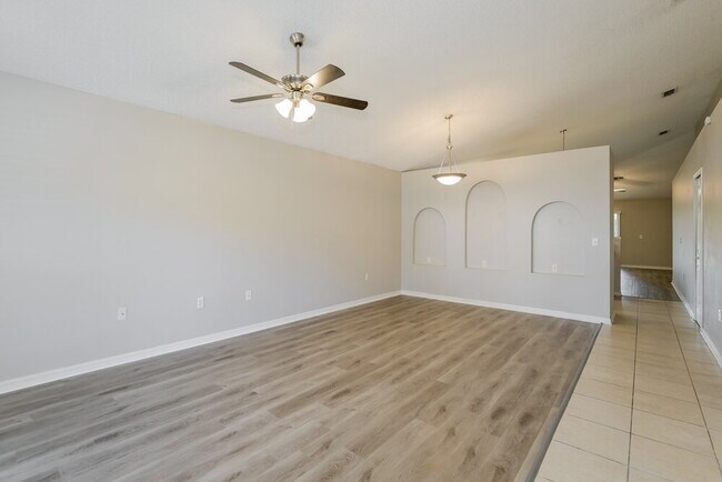 Foto del edificio - 12300 Hickory Forest Rd
