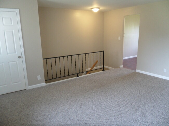 Building Photo - 5526 Humbert Rd