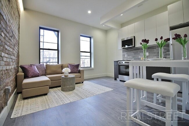 Building Photo - Stunning New 2 Bed in Crown Heights with Lounge & Backyard!