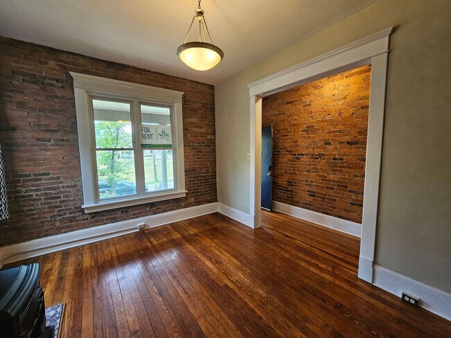 Building Photo - 537 W 3rd Ave