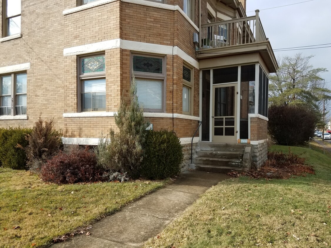 Primary Photo - 4321 Floral Ave