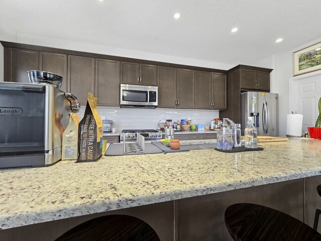 Building Photo - 1097-1140 140 Ave NW