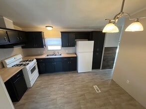 Building Photo - 210 N Walnut St