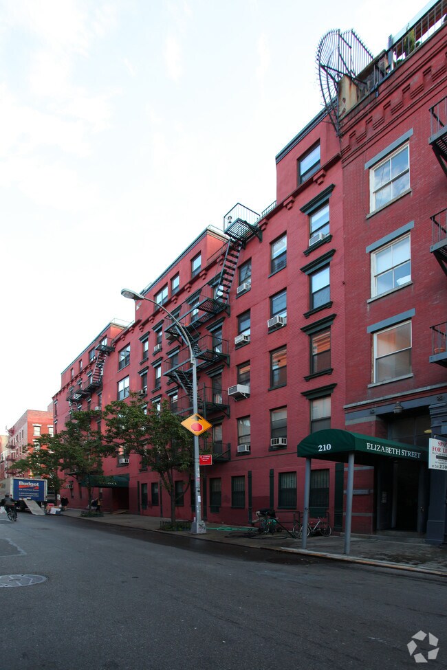 Foto del edificio - 8-14 Prince St