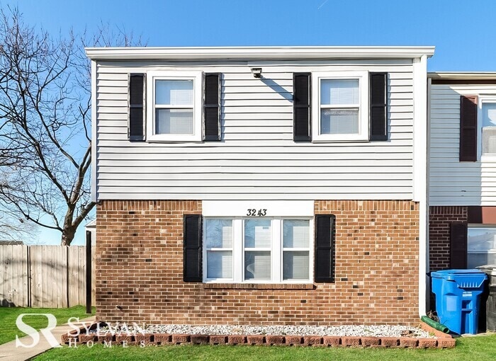 Roomy 3BR 2.5 BA 2 story end unit townhome Townhouse for Rent in