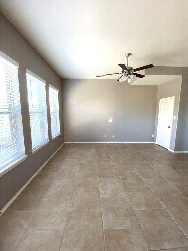 Foto del edificio - 16938 Makanda Dr