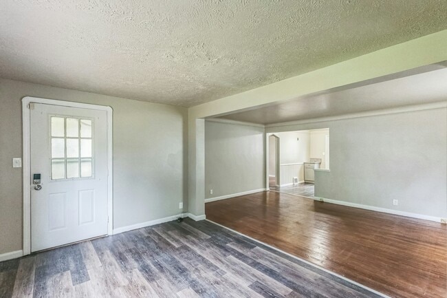 Building Photo - 5185 Clement Ave