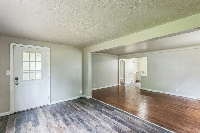 Foto del edificio - 5185 Clement Ave