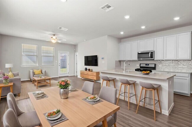 Building Photo - 105 Tucana St