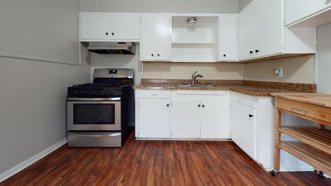 Building Photo - 1105 Palasota