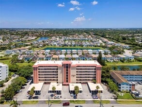 Building Photo - 1101 Crystal Lake Dr