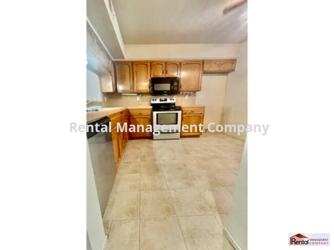 Foto del edificio - Quiet, spacious condo