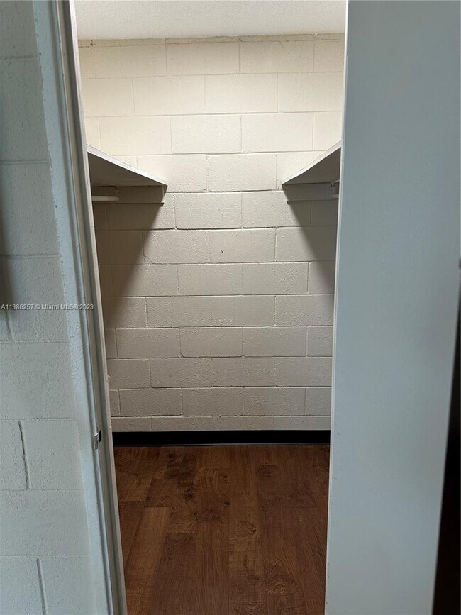 649 W Base St Unit 2, Madison, FL 32340 Room for Rent in Madison, FL