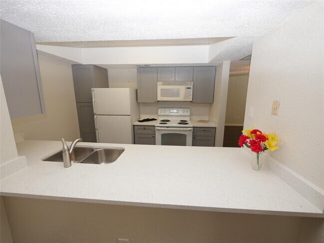 Foto del edificio - 2832 S Bartell Dr