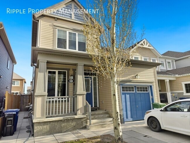 Photo du bâtiment - SUN-DRENCHED FURNISHED 3 BEDS, 2.5 BATHS MAIN FLOOR | PRIME AIRDRIE LOCATION WITH PRIVATE BACKYARD