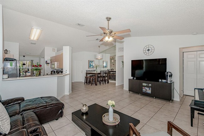 Foto del edificio - 1641 Zenith Way