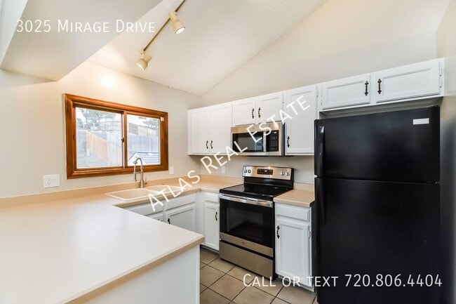 Building Photo - 2 WEEKS FREE RENT IF MOVED IN BY 4/30! Cha...