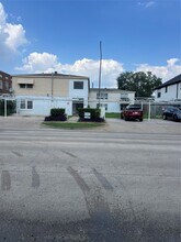 Building Photo - 1905 Binz St