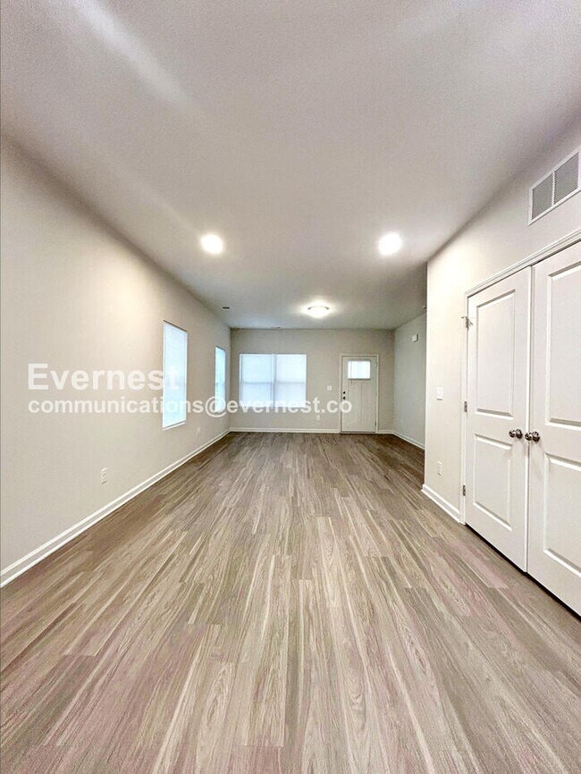 Foto del edificio - 312 N Correll St