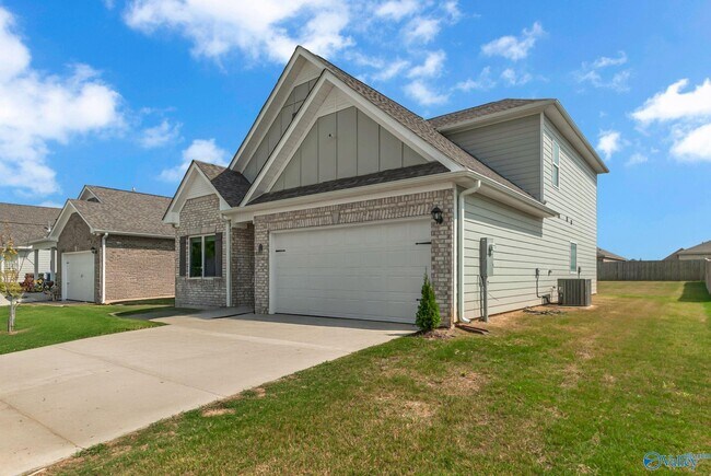 Building Photo - 29772 Logan Oaks Dr NW