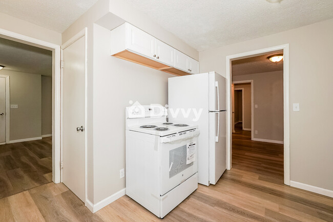 Building Photo - 27 E Shore Blvd, Timberlake, OH 44095