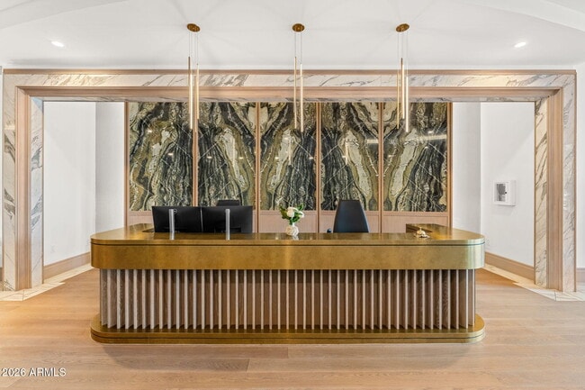 Foto del edificio - 4240 E Camelback Rd