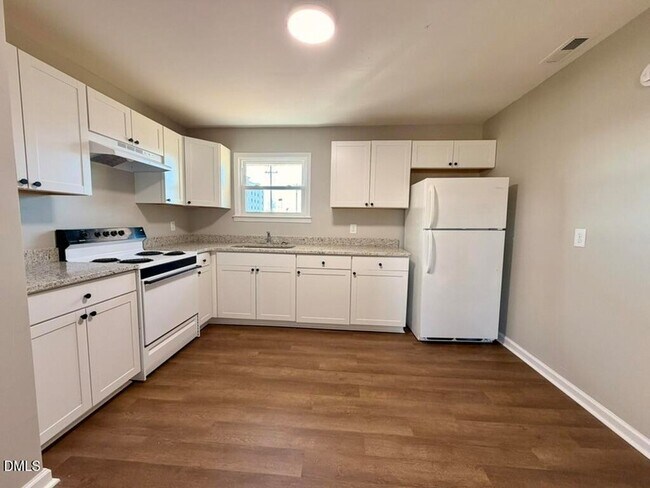 Foto del edificio - 910 E Divine St