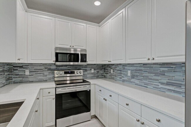 Building Photo - 1455 Cades Bay Ave