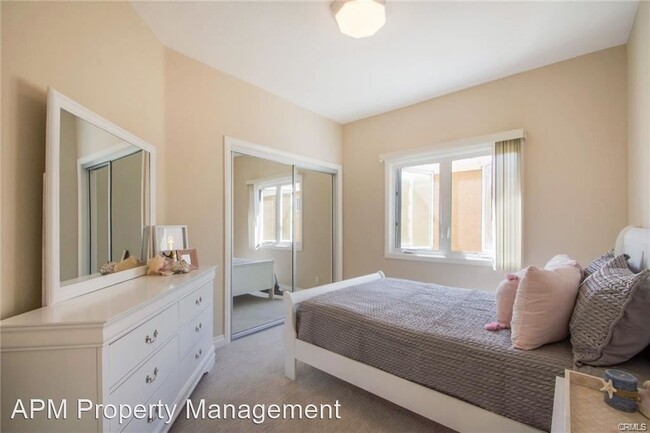Building Photo - 2 br, 2 bath House - 618 1/2 Avocado Avenue
