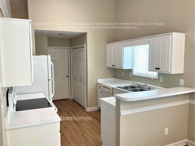 Building Photo - 165 Landing Dr