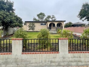 Building Photo - 20437 Kenwood Ave