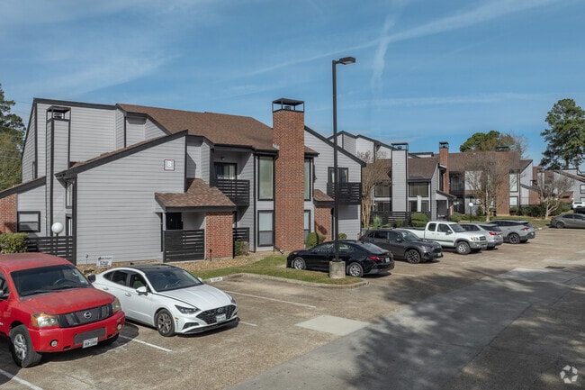 Alternate Building Image - The Oaks Of Kingwood