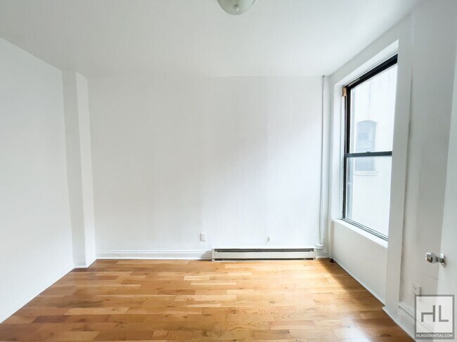 Foto del edificio - STARR STREET / Spacious Bushwick 2-Bed 1-Bath / Amazing Location