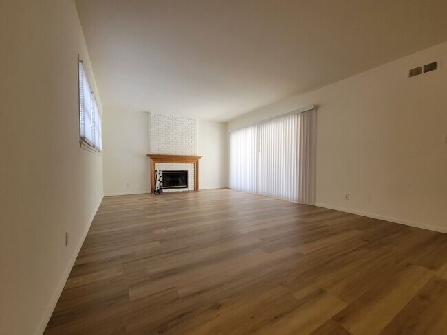 Foto del edificio - 7118 Irondale Ave