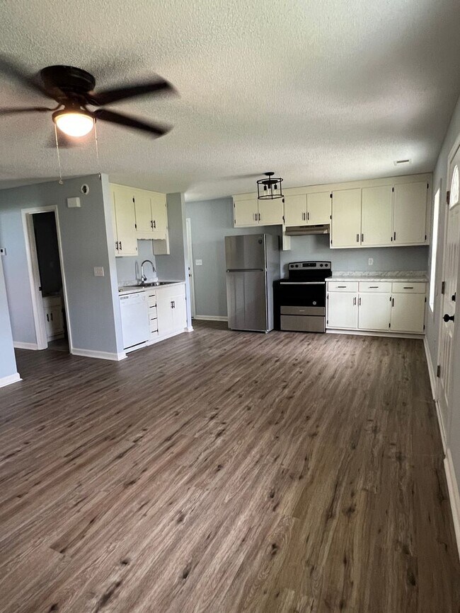 Foto del edificio - 3 Bedroom 1.5 Bath Home