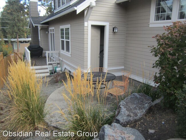 Foto del edificio - 3 br, 2.5 bath House - 2397 NW DROUILLARD AVE