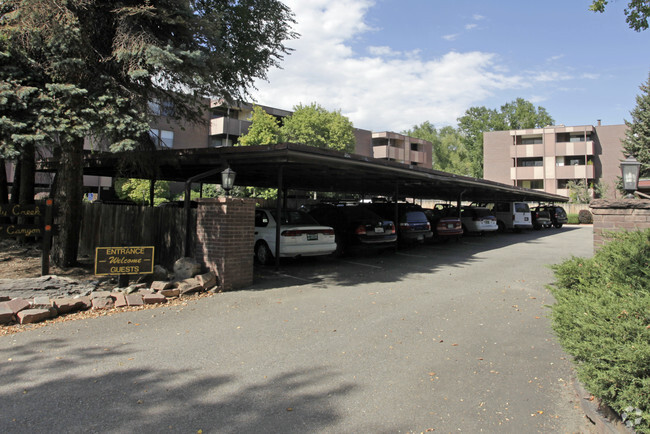 Foto del edificio - Shady Creek Condos