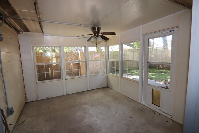 Building Photo - 4804 Folsom Dr