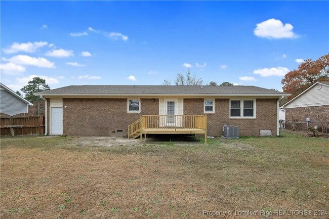 Foto del edificio - 929 Hollydale Ln