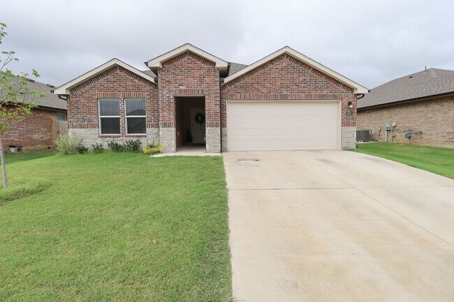 Building Photo - 4 BA Bedroom Home Available For Immediate ...