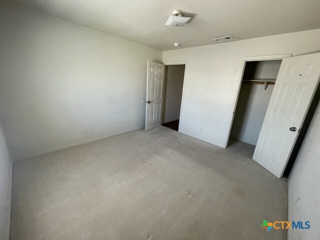Building Photo - 3201 Hereford Ln