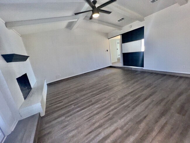 Building Photo - South Lubbock Beauty